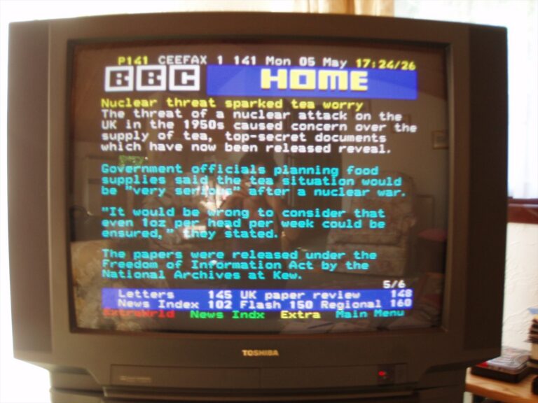 Stránka britského teletextu Ceefax na televizoru