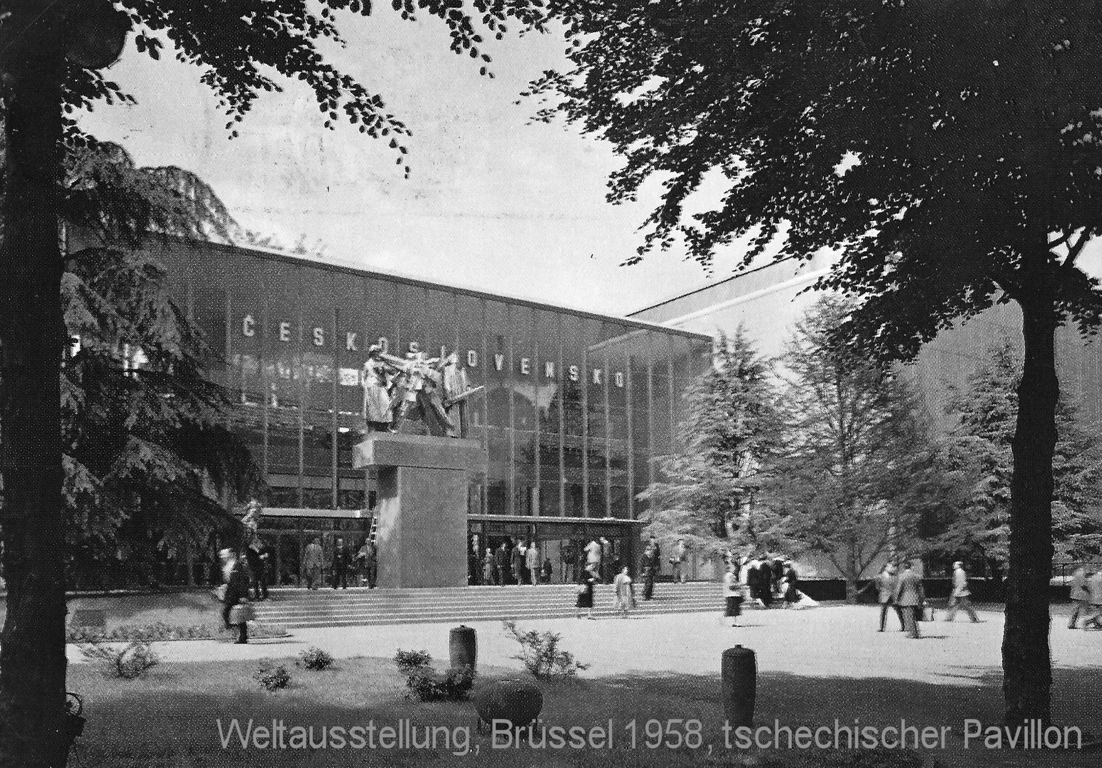 Futuristická moderní budova československého pavilonu na světové výstavě Expo 58 v Bruselu
