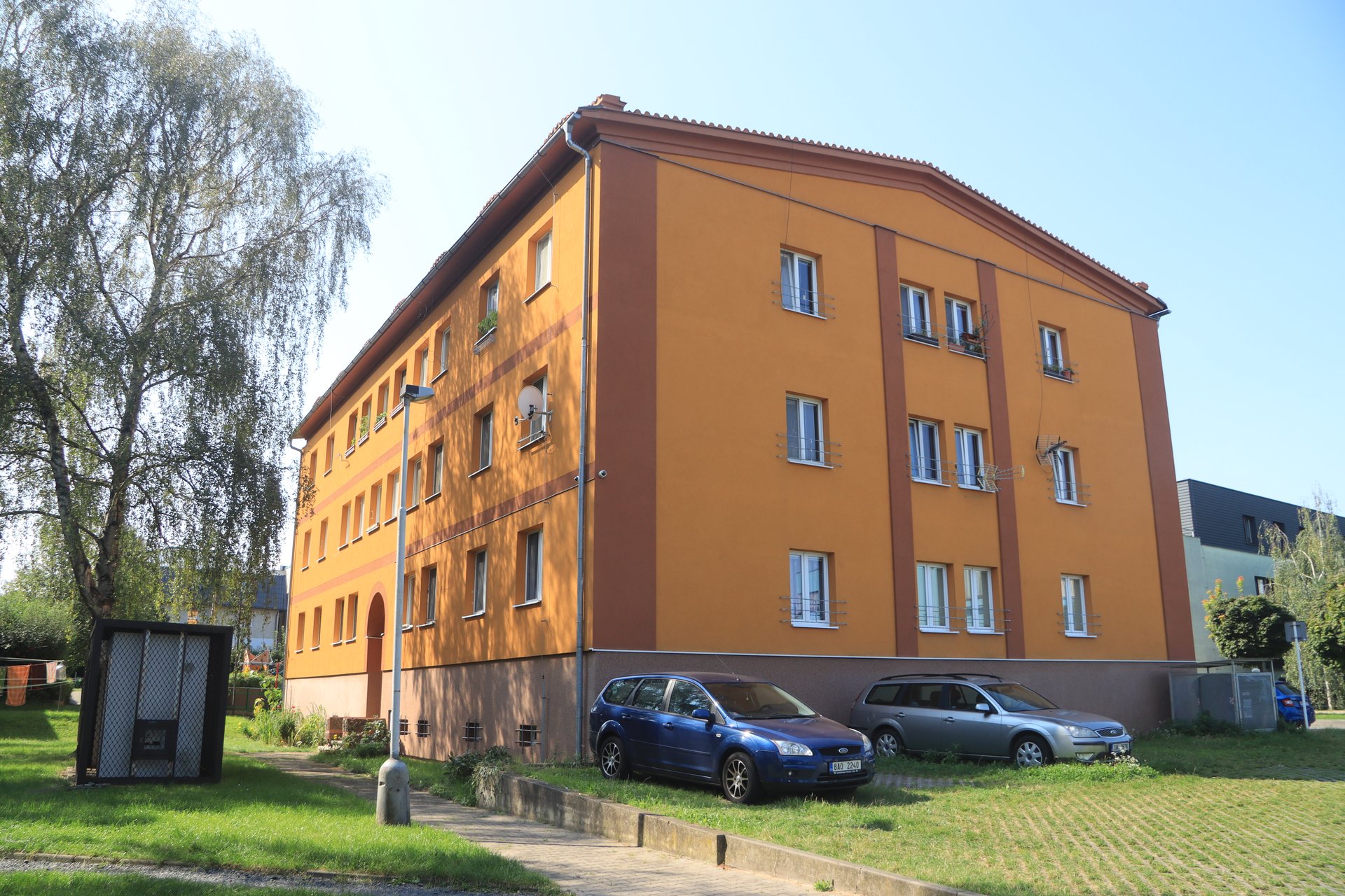 První montovaný panelový dům v Praze v ulici U Prefy v Ďáblicích z roku 1955